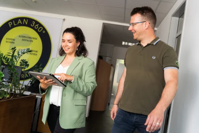 Beratungssituation bei einem Versicherungsunternehmen