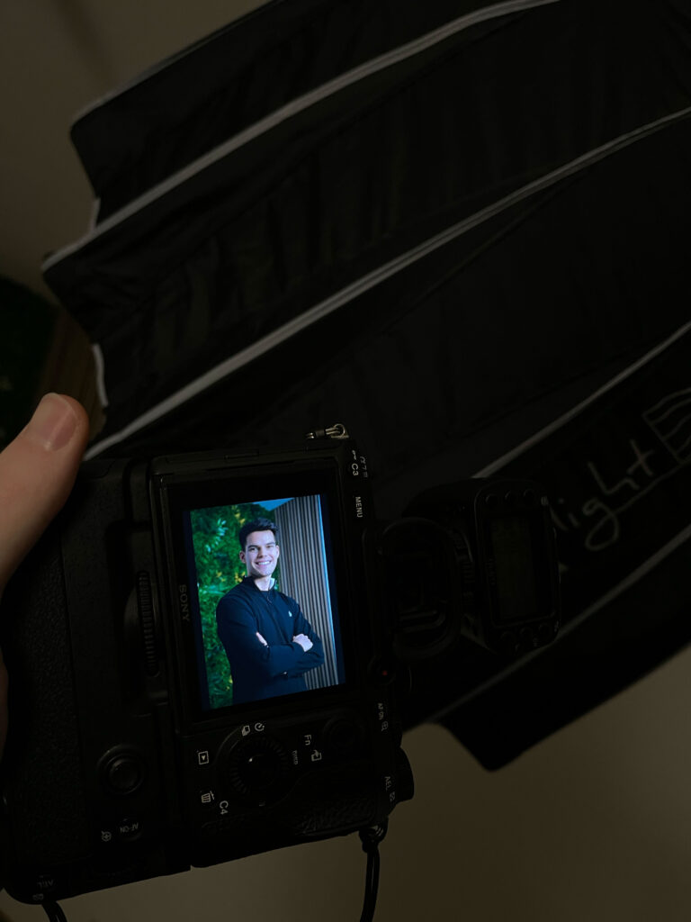 Portraitaufnahme einer Person im beruflichen Umfeld