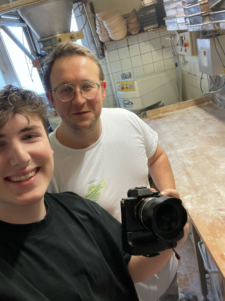 Modernes Mitarbeiterportrait in ruhiger Bildsprache