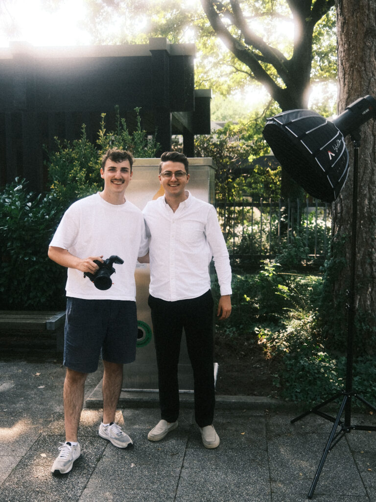 Professionelles Portrait eines Mitarbeiters im Businesskontext