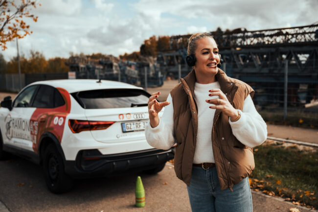 Mitarbeiter im direkten Kundenkontakt bei der Beratung